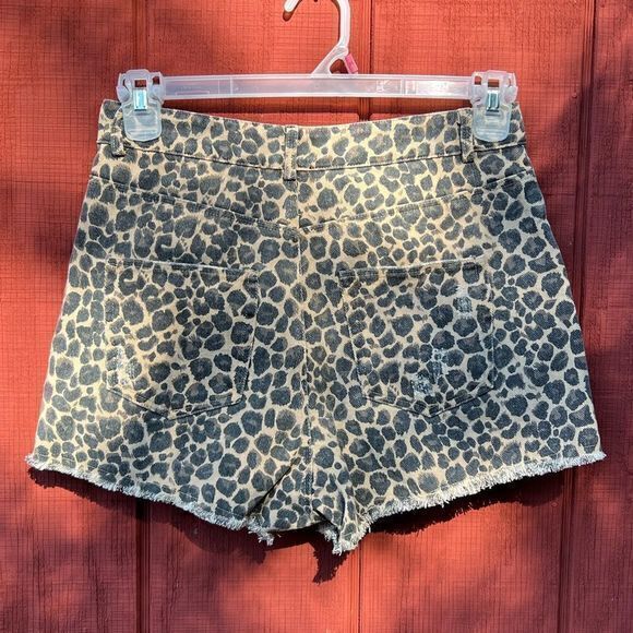 NWT Women’s‎ Very J Leopard Print Shorts Medium - Picture 2 of 7